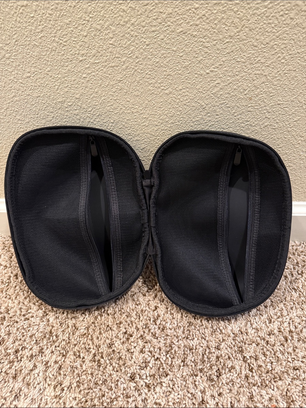 One Skin Accessory Carrying Case - Picture 3 of 3